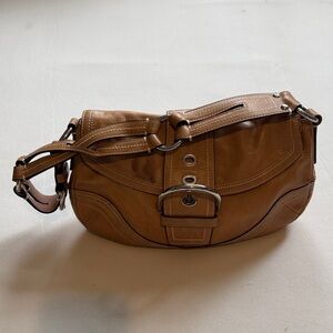 Elegant Tan Leather Shoulder Bag